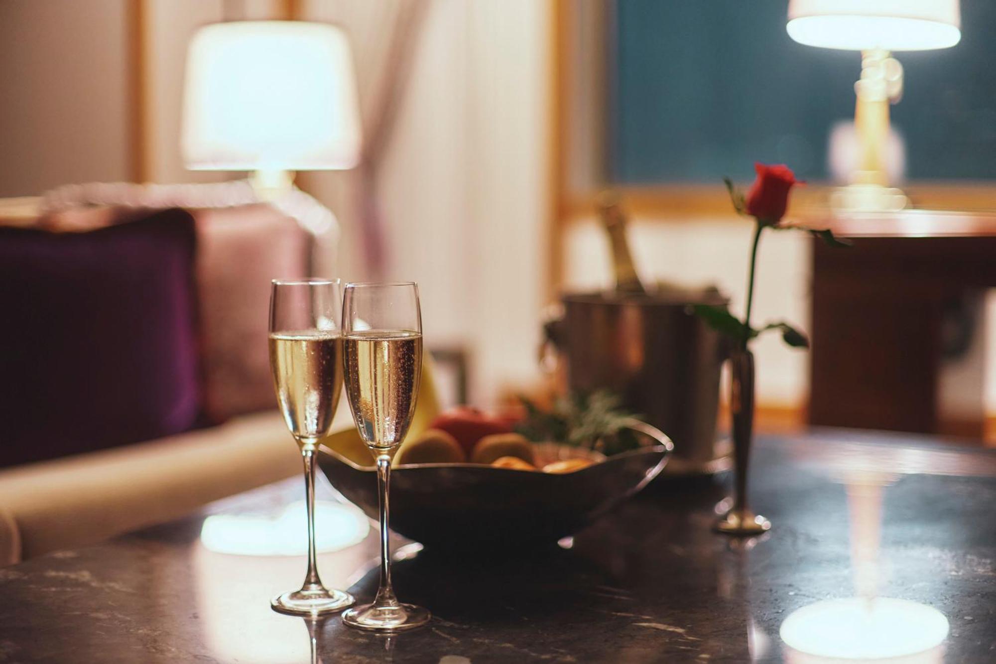 Imperial Hotel Tokió Kültér fotó Champagne flutes